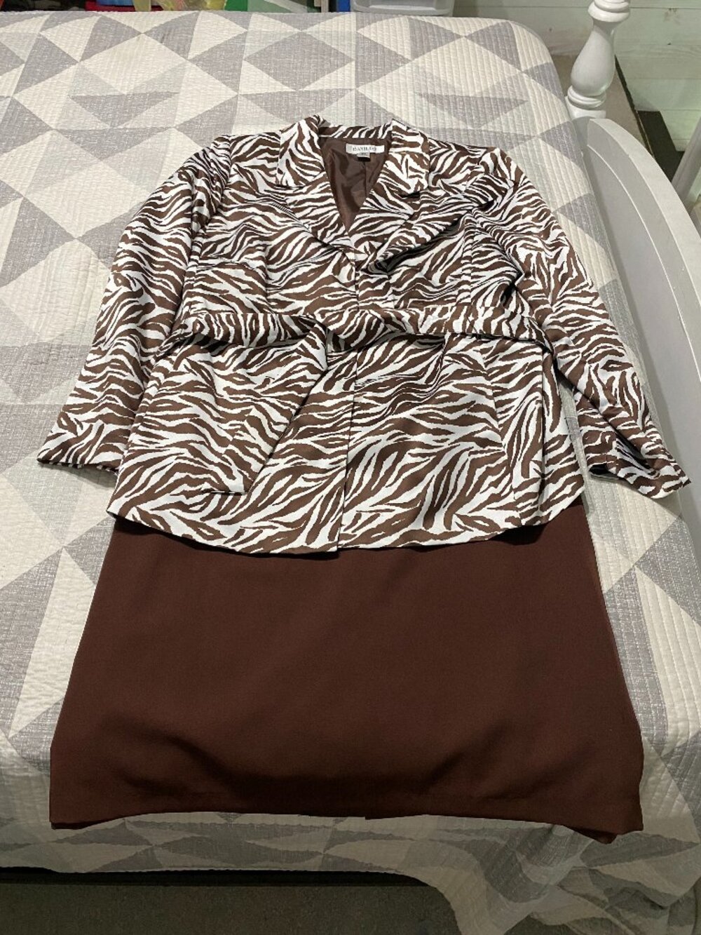 Danillo 2-Piece Skirt Suit Set Size 18W Brown & White Zebra Print
